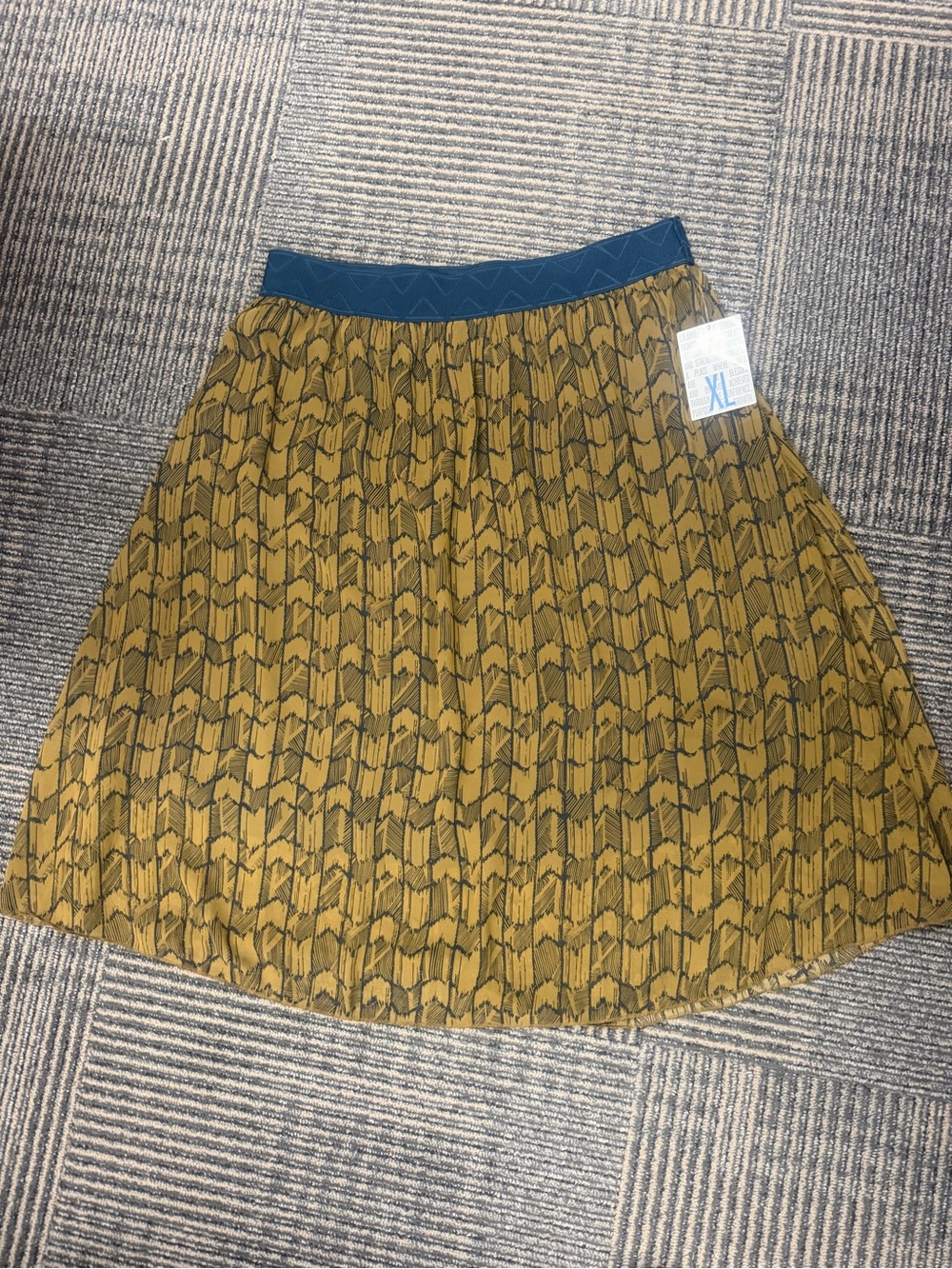 NWT LuLaRoe Lola Tan Navy Patterned Skirt Sz XL